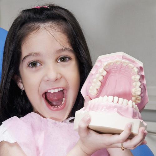 警惕孩子毁牙坏习惯(图1)